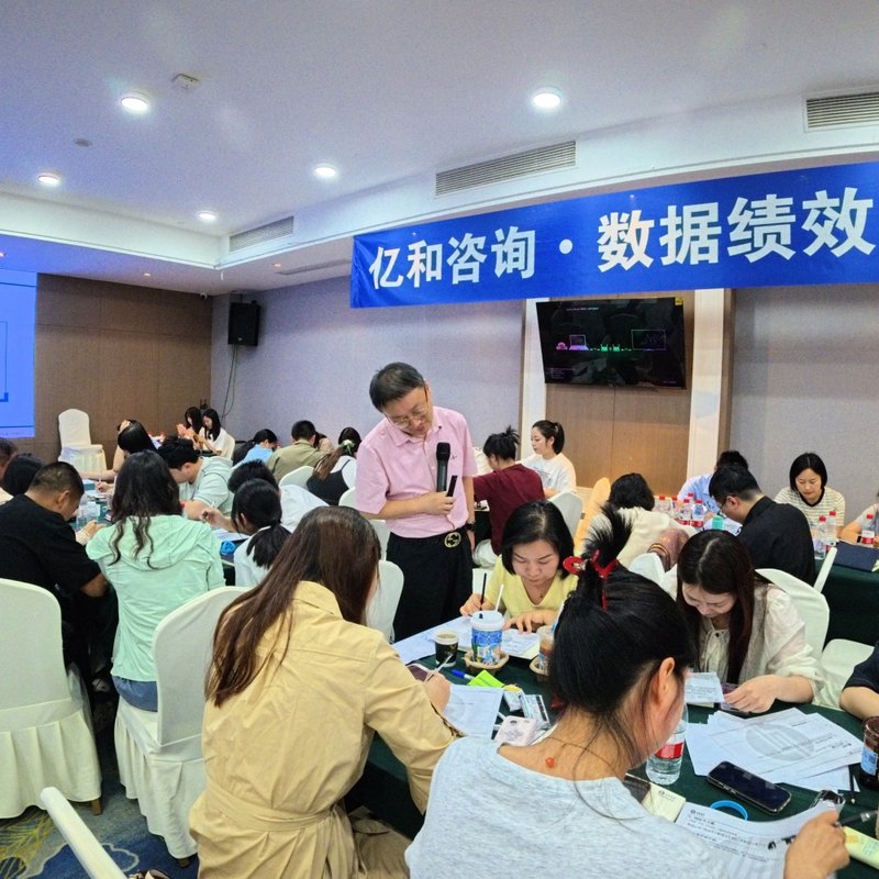 王俊董事长讲课现场照片